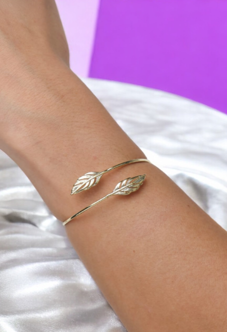 Brazalete Dorado con determinación en forma de hoja