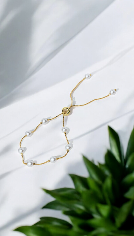 Gold Bracelet with White Pearls