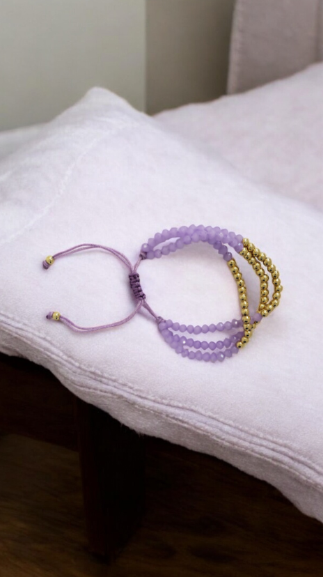 Adjustable bracelet in purple and gold color