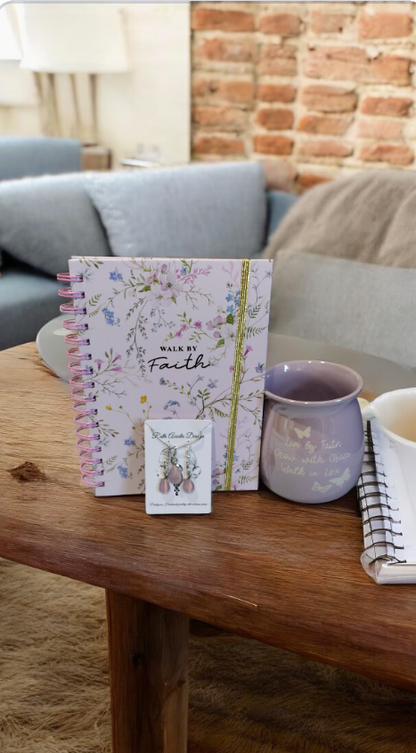 Diario y taza para café con cita Biblica y set de collar y Aretes